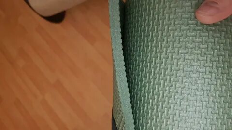 Какой стороной стелить