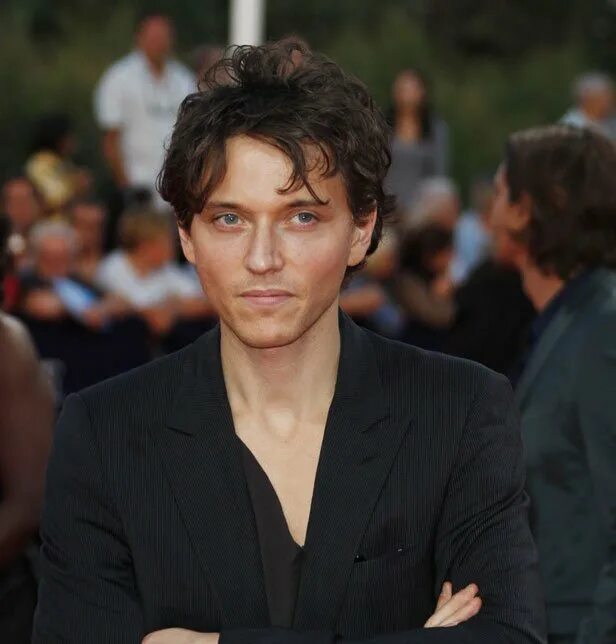 Raphael lake. Raphael lake певец. Raphael lake — devil's gonna come. Дерево вампир. Raphael lake, ben fisher, daniel ryan murphy, aaron levy vertigo.