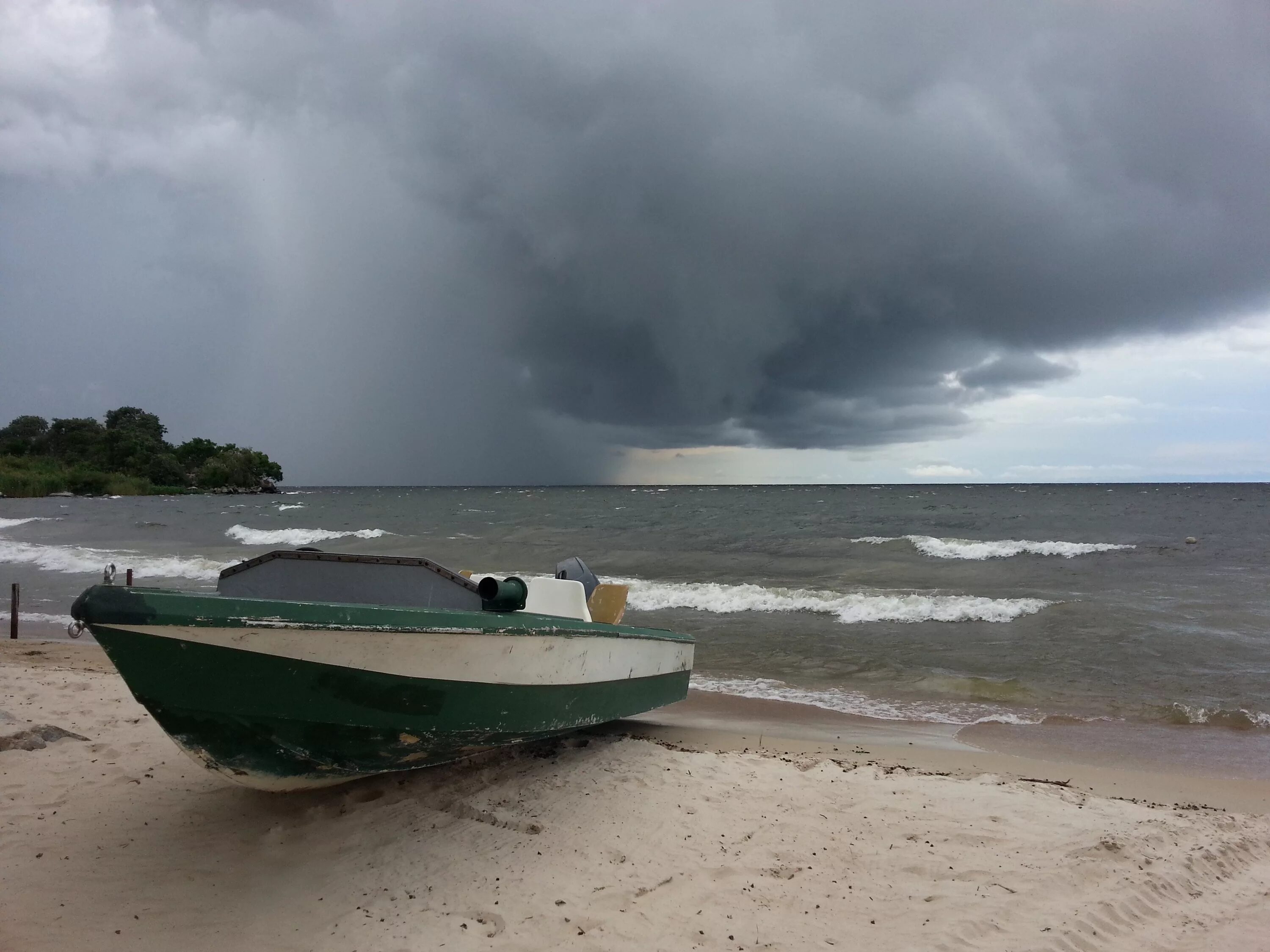 Мванза (Танзания). During storm