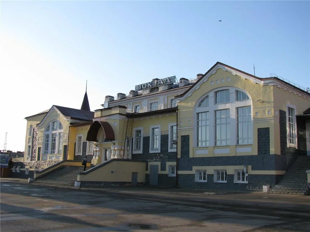 Железнодорожная станция Кунгур. ЖД вокзал Кунгур. ЖД станция Кунгур Пермский край. Кунгур здание вокзала.