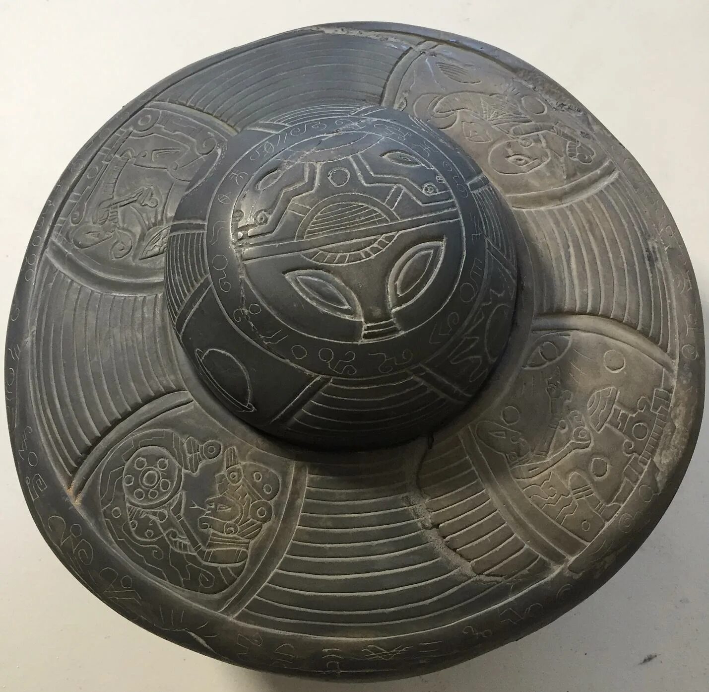 музейные артефакты перу. око уаджет в древнем египте. готика артефакты древности. древний артефакт который представляет опасность царство снов. археологические раскопки в египте драгоценности в земле.