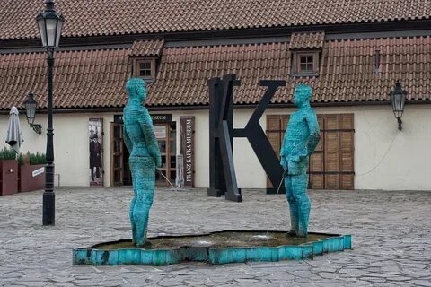 Прага писающие