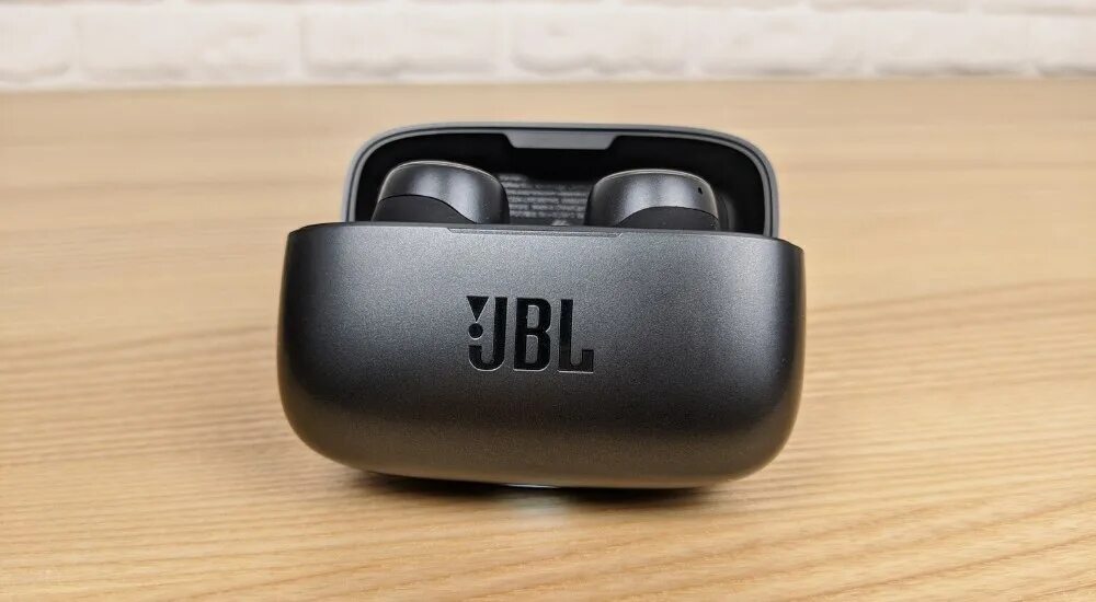 Jbl buds tws. JBL 300 TWS. Наушники JBL 300tws. JBL Live 300 TWS. Чехол на JBL Live 300 TWS.