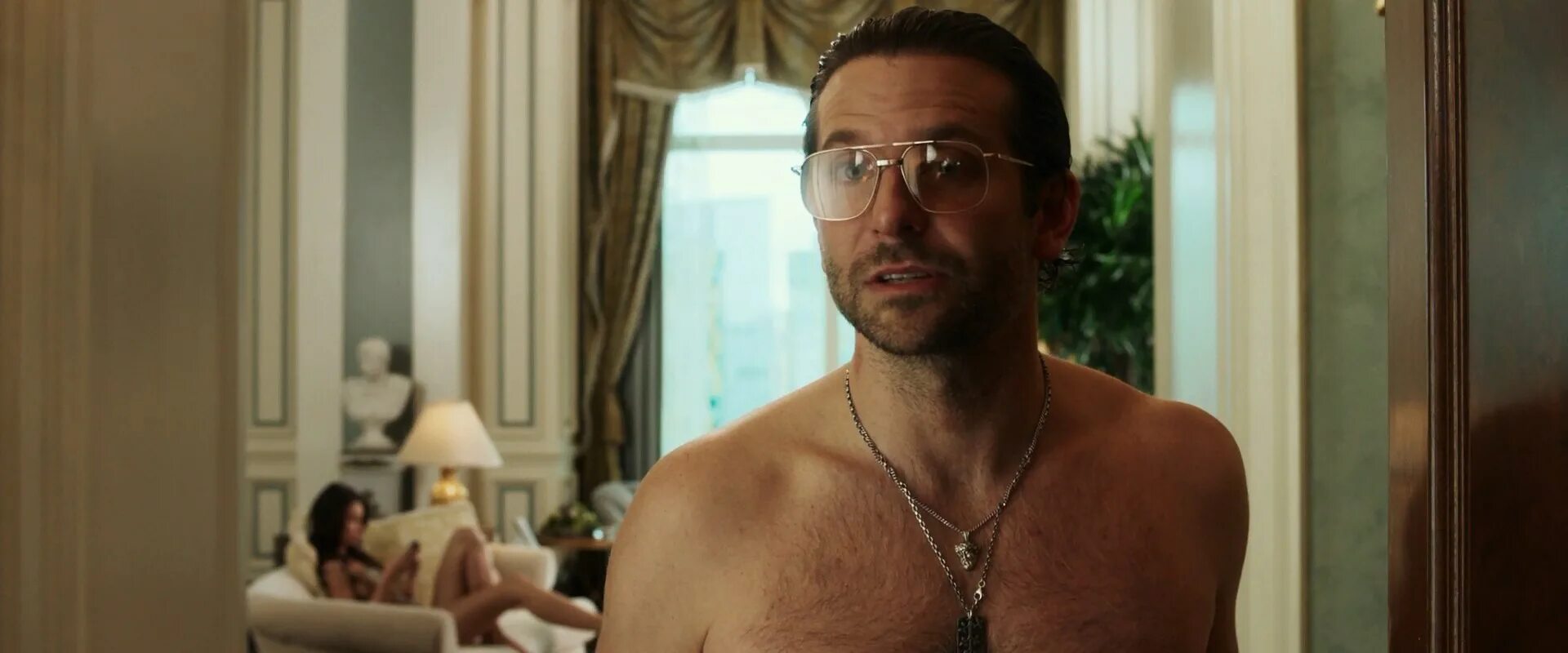 Джона хилл оружейный барон. War dogs фильм 2016. Парни со стволами (2016) зона. Анна де армас парни со стволами. Эфраим дивероли джона хилл.