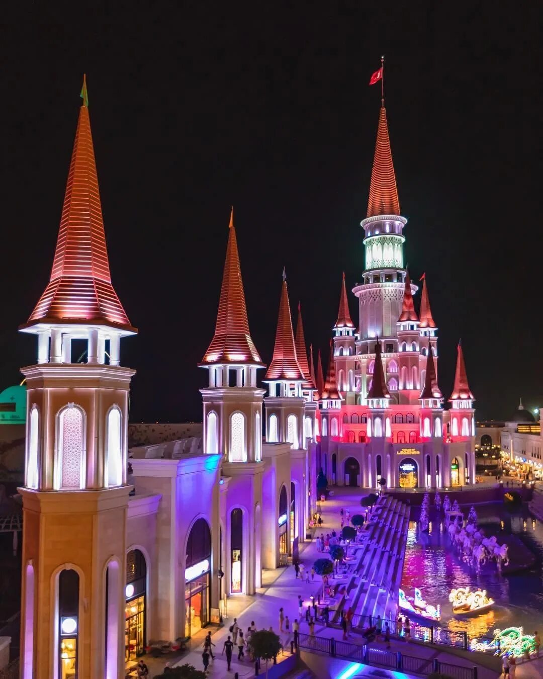 Legends antalya. Диснейленд в Турции Белек. Парк легенд Турция. The Land of Legends Турция парк развлечений. Легенда оф Легендс Турция.