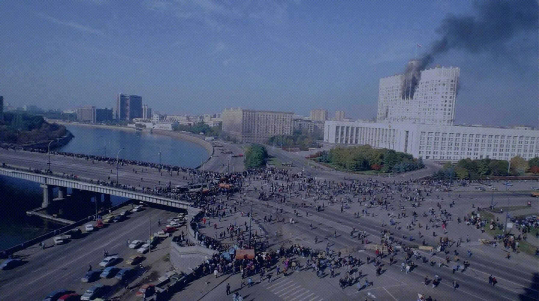 Захват останкино. Белый дом Москва 1993 обстрел. Черный октябрь 1993 штурм Останкино. Танки белый дом 1993.