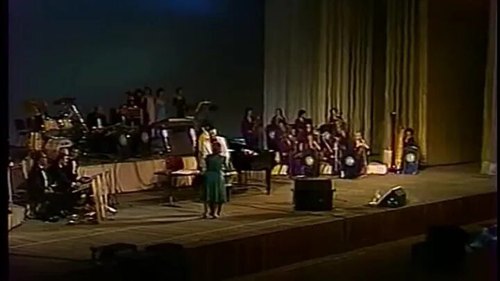 Песня журавли в исполнении магомаева слушать. Концерт Магомаева в Баку 1985 год. Магомаев торжественная. Журавли Магомаев.