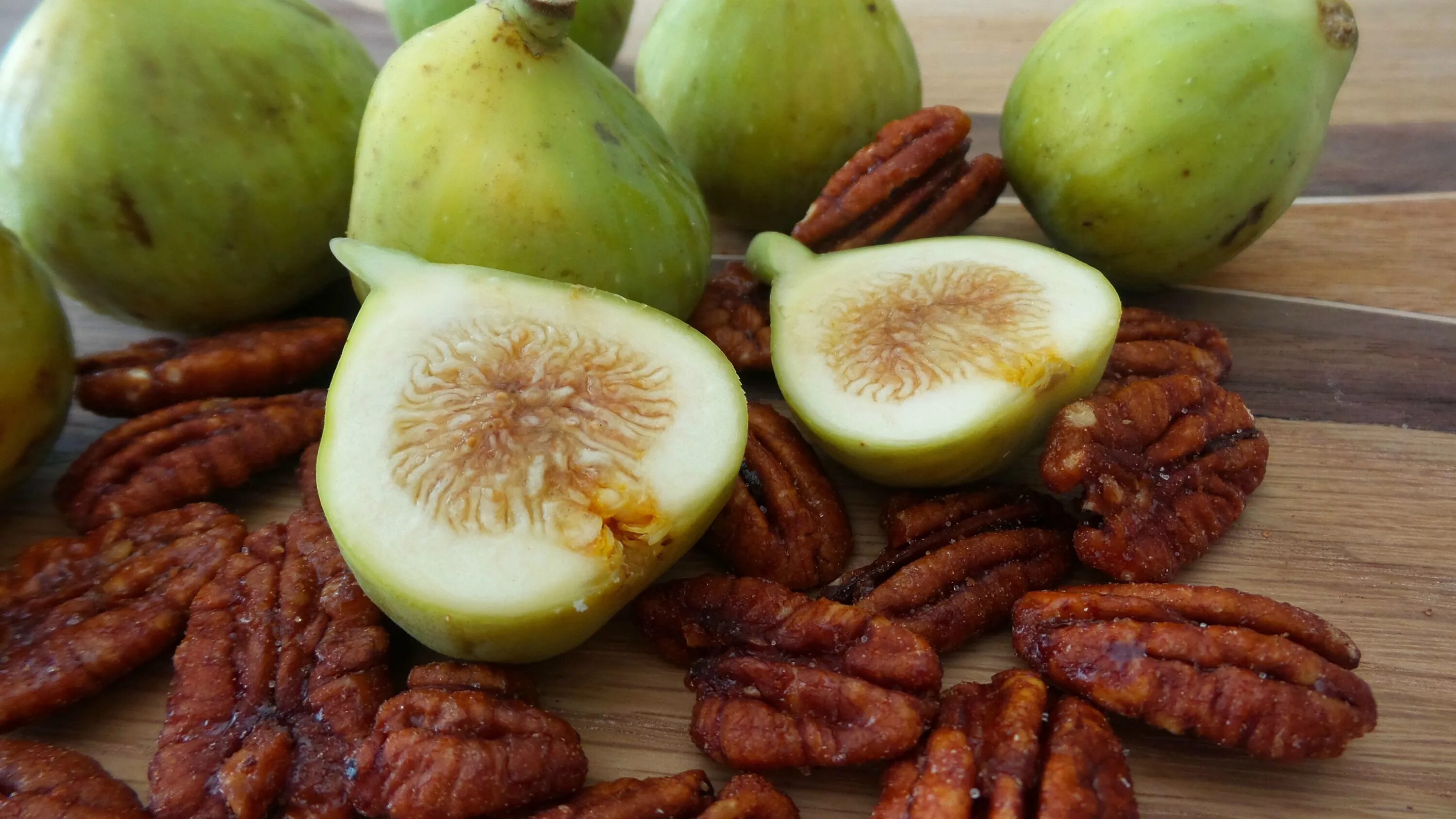 Сколько есть инжира. Сколько есть инжира. Инжир зеленый. Инжир полезные свойства. Инжир полезные свойства как употреблять.