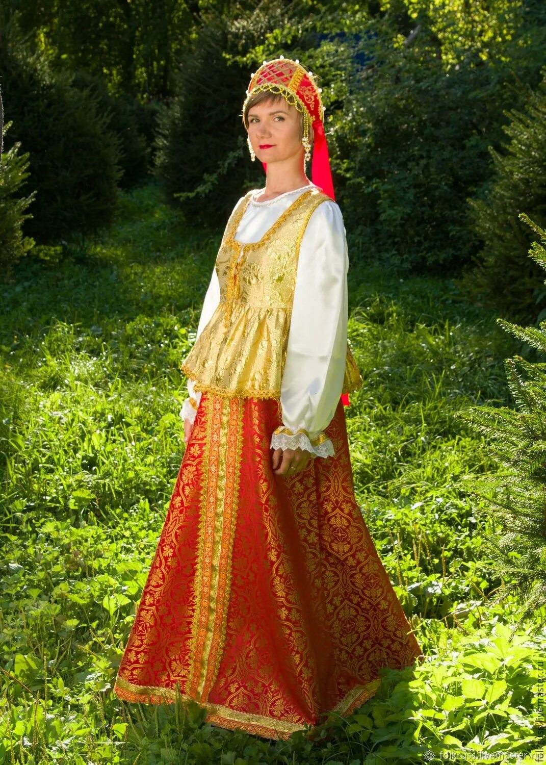 Старинная одежда девушек