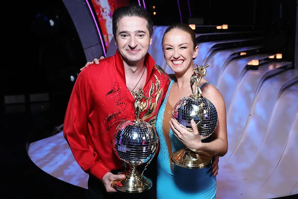 Шоу фабрика звезд. Жюри конкурса новая звезда 2021. Танцы со звездами 2020 иван стебунов и инна свечникова. Кто выиграл новые звезды. Танцы со звездами 2021 участники.