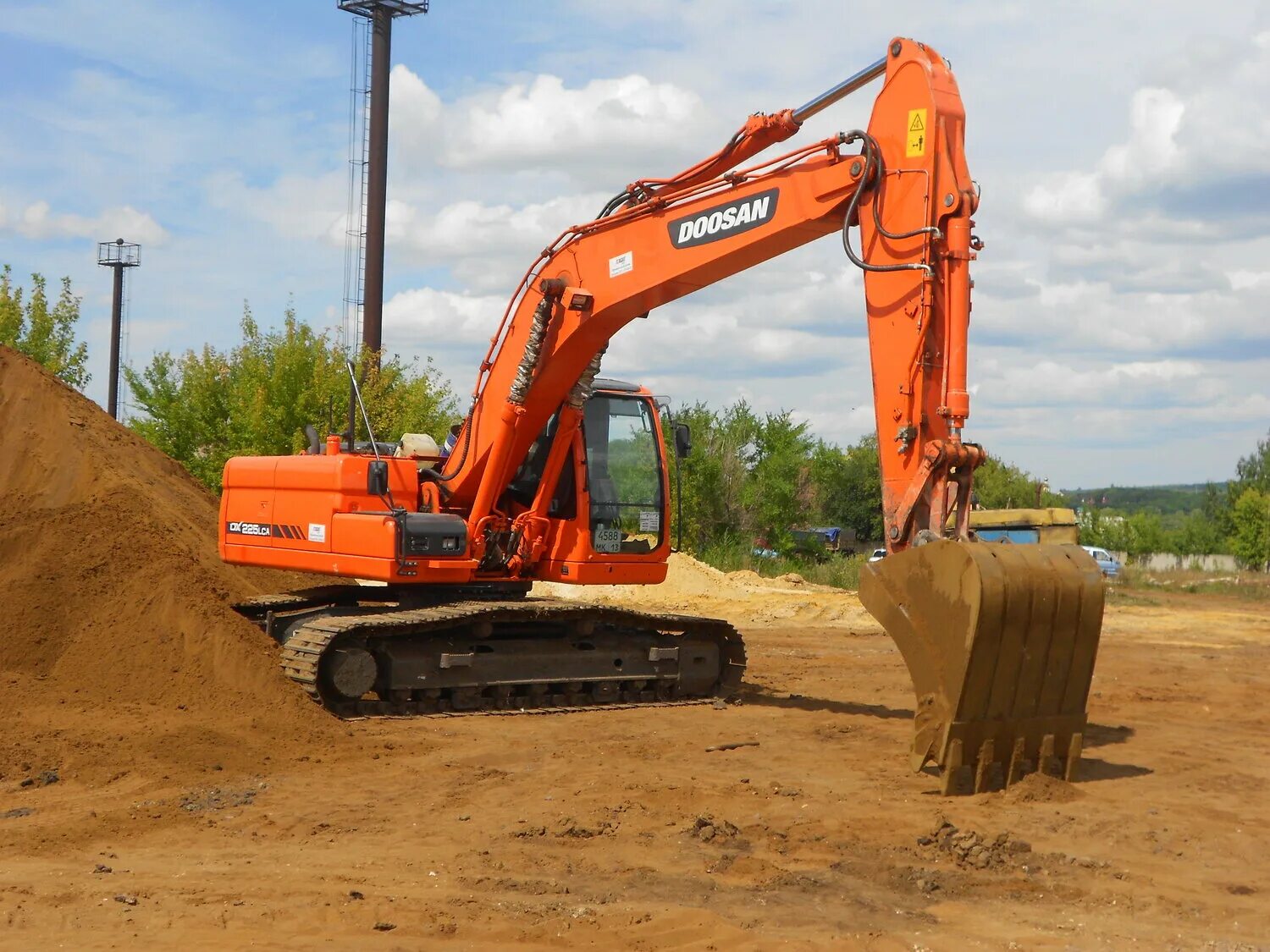 Дусан 225 экскаватор. Doosan dx225lca. Гусеничный экскаватор Doosan 225. Гусеничный экскаватор Doosan dx225nlca. Досан экскаватор