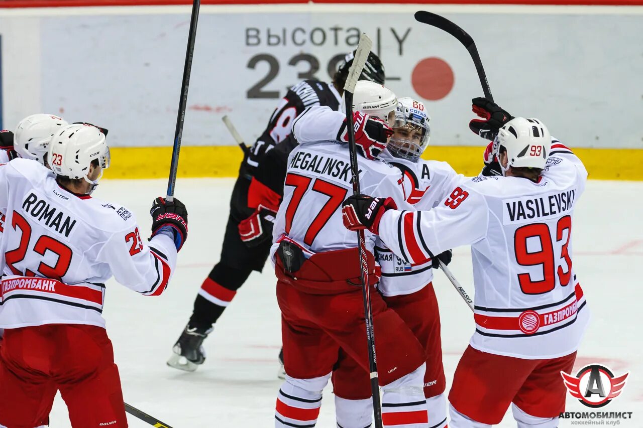 Хоккей кхл трактор. Игра трактор автомобилист сегодня. Автомобилист хоккейный клуб. Игра трактор автомобилист сегодня. Игра трактор автомобилист сегодня.