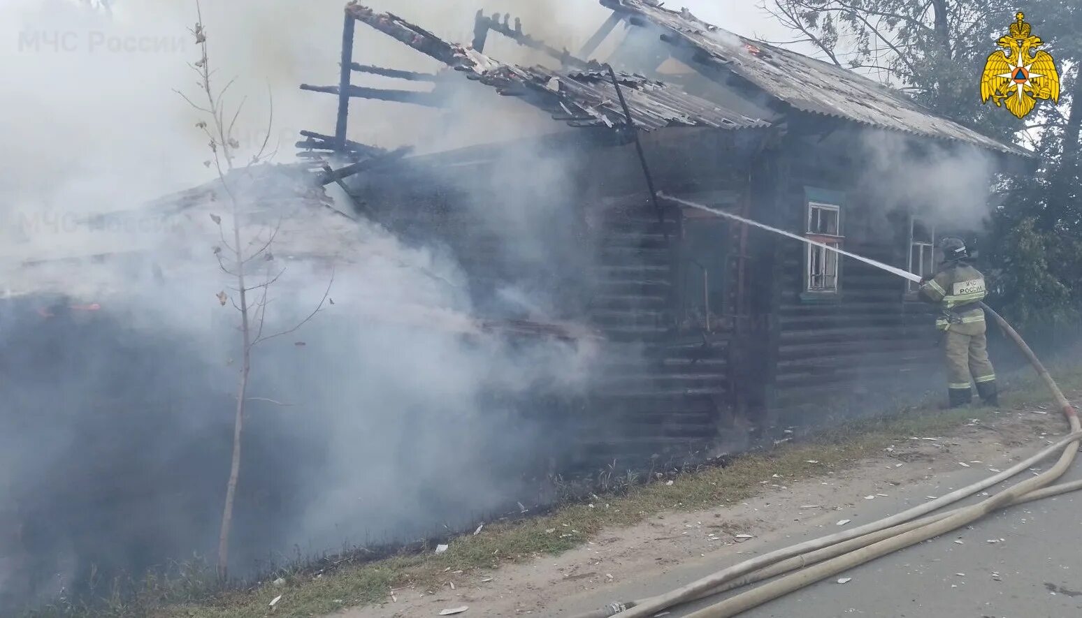 Погода шарье на 10 дней костромской области. Пожар в Первомайском Костромской области. Костромская область г Шарья улица Шарьинка. Пожар фото. Пожар дома.