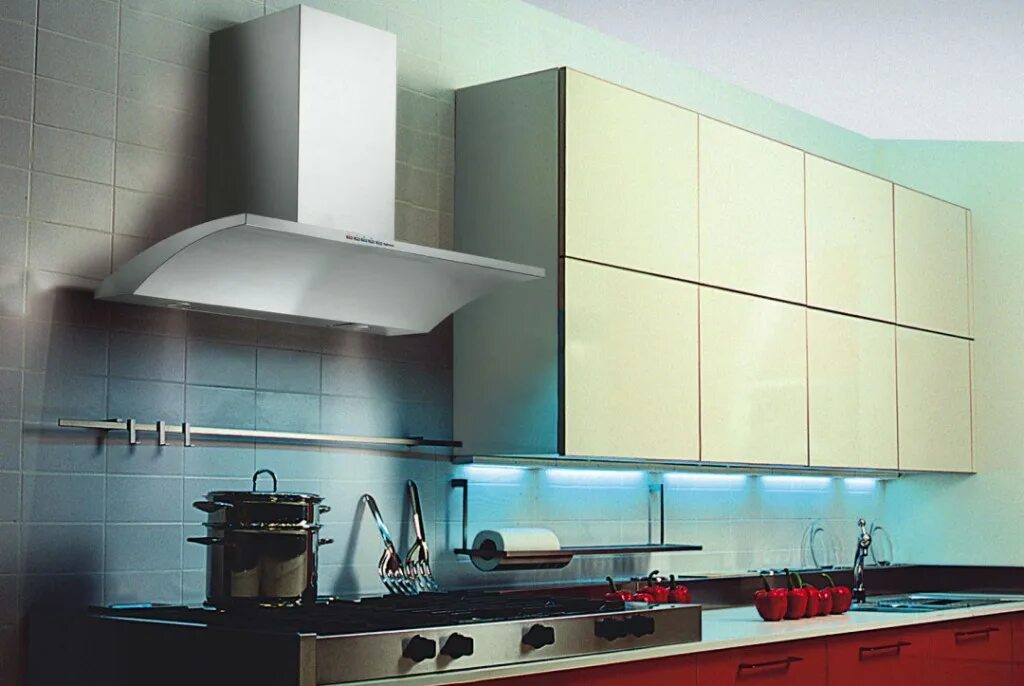 Выбрать цвет вытяжки. Кухонная вытяжка kitchen hood. Кухня с коричневой плитой. Дизайнерская кухонная вытяжка. Дизайнерские вытяжки для кухни.