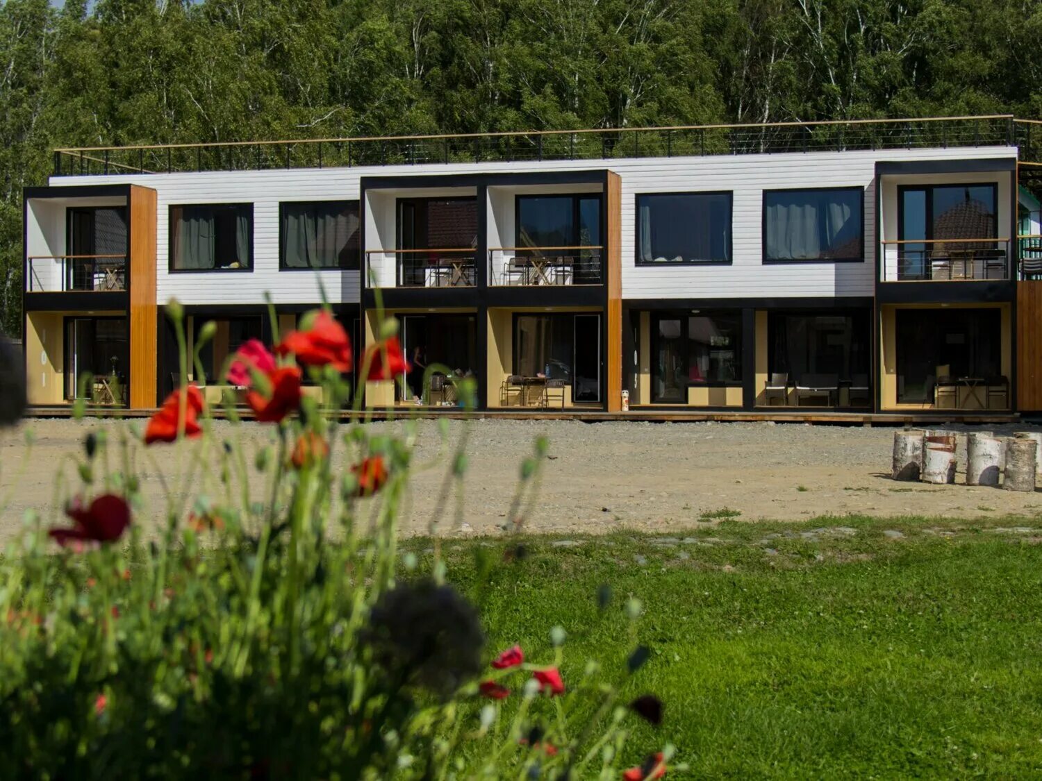 Легковозводимые здания павильон. Блок-контейнер "офис на 4 человека" (2,8*8,0м). Быстровозводимые мини гостиницы. Сборно-разборные здания. Абк из сэндвич панелей проект.