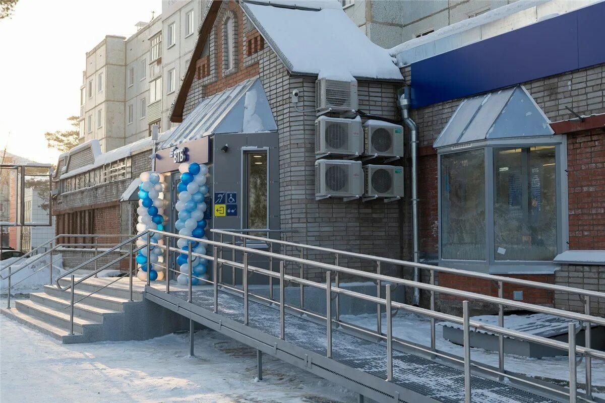 втб фасад. расписание банка втб. втб банк лесосибирск. лесосибирск банк втб. улица советская втб банк балашиха.