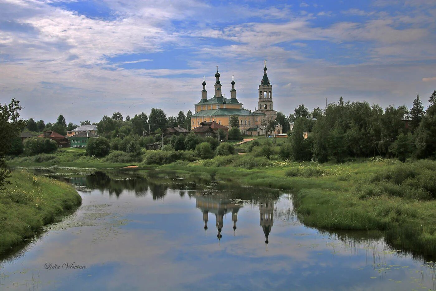 Река Кострома Солигалич. Река Кострома Солигалич лето. Рождественский монастырь (Солигалич). Солигалич речка. Реки озера костромской области