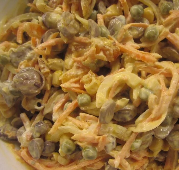 Салат с куриными сердечками и корейской. Салат с куриными сердечками корейской морковкой. салат с куриными сердечками и корейской морковью. салатик с корейской морковью и куриными сердечками. салат с сердцем куриным и корейской морковкой.