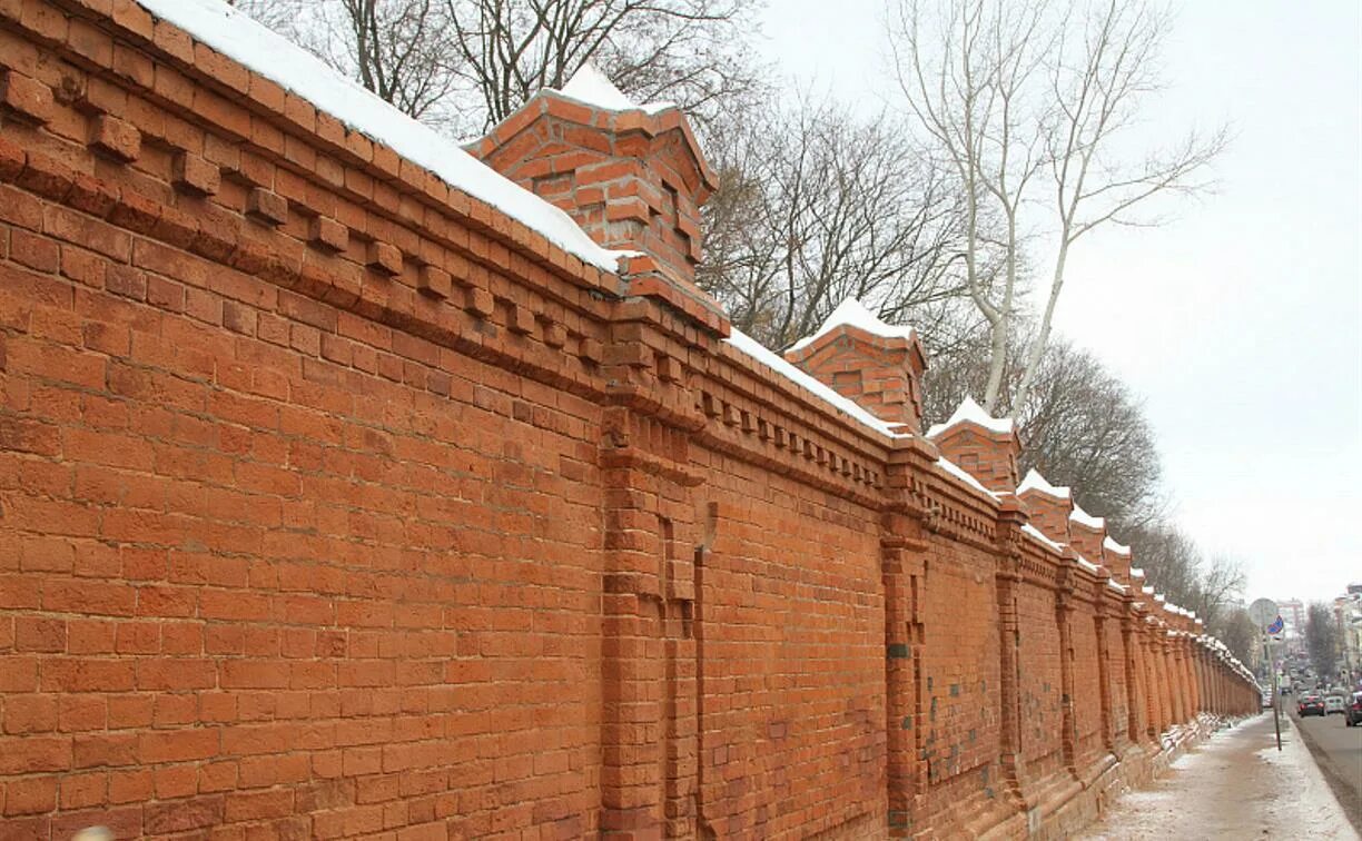 Тула реставрация. В Туле отреставрируют. Всехсвятское кладбище Тула. Реставрация объектов культурного наследия. Музей кирпичные стены.