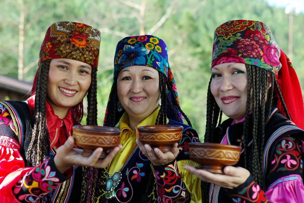 Хакасы какие. Хакасия культура хакасы. коренные хакасы. коренные народы хакасии. шорцы народ.
