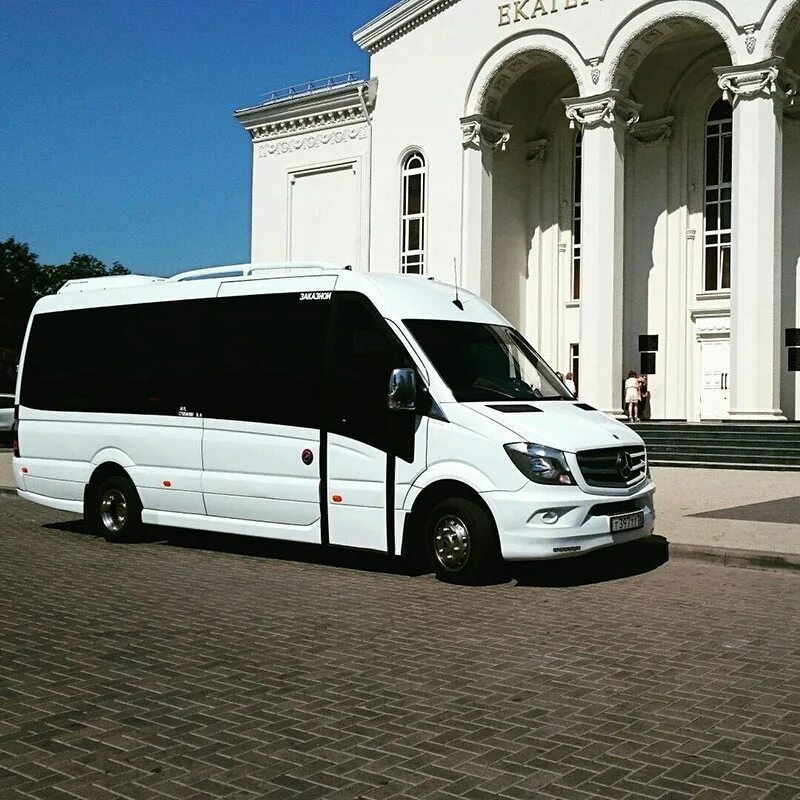 Мерседес миниавтобус Спринтер. Мерседес Спринтер пассажирский. Mercedes-Benz Sprinter White. Микроавтобус Мерседес белый.