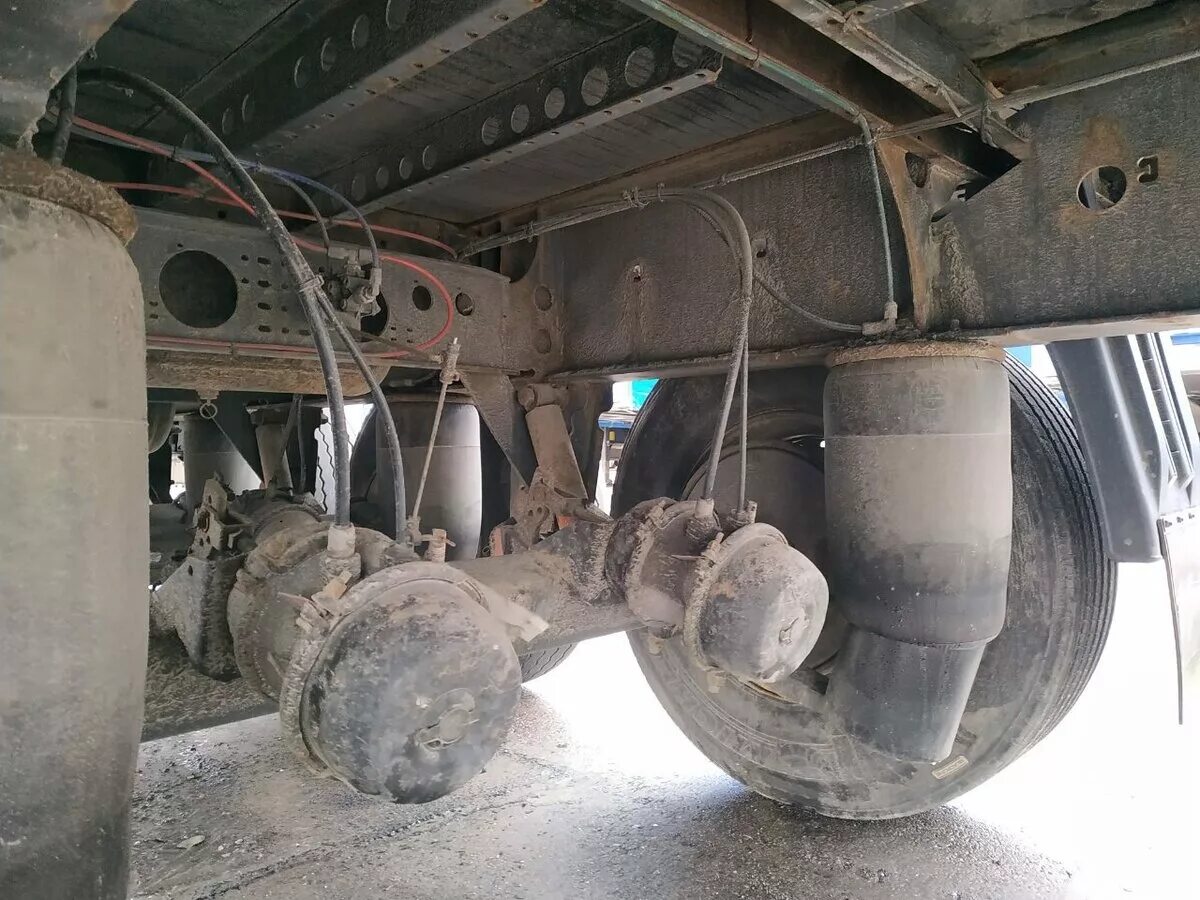 Двухконтурная тормозная система прицепа камаз. Мзса 831132. Полуприцеп нефаз полуприцеп подвеска. Пневморессора тонар ленивец. Ось полуприцепа шмитц.