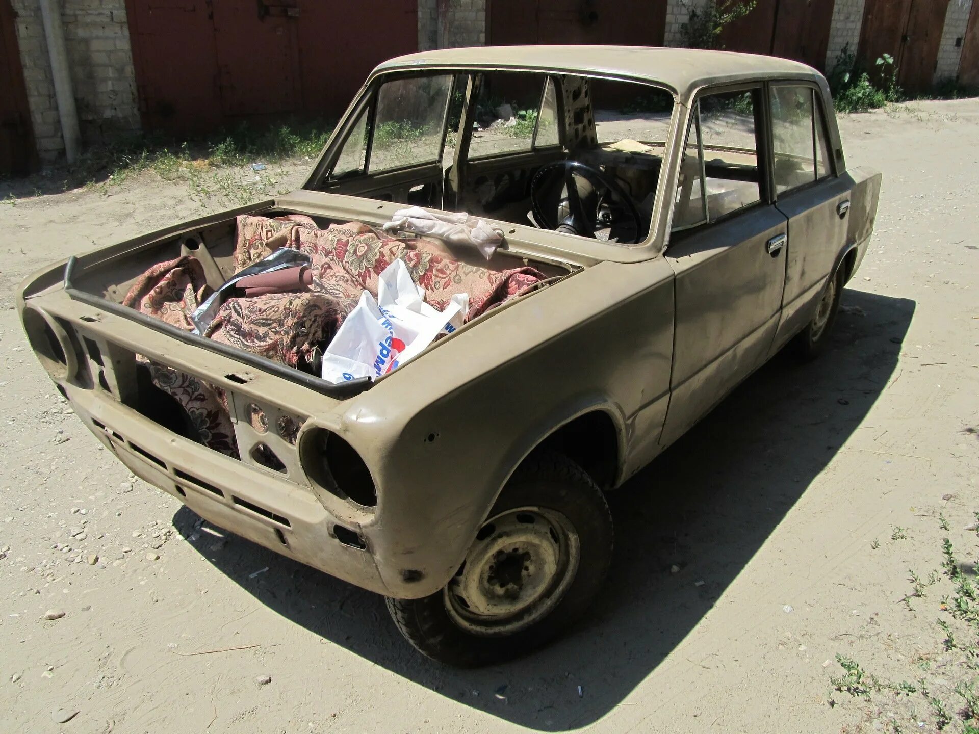 Купила гнилую машину. Ваз 2107 ржавая. Москвич 412 комби. Ваз 2101 убитая. Ваз 2107 ржавая.