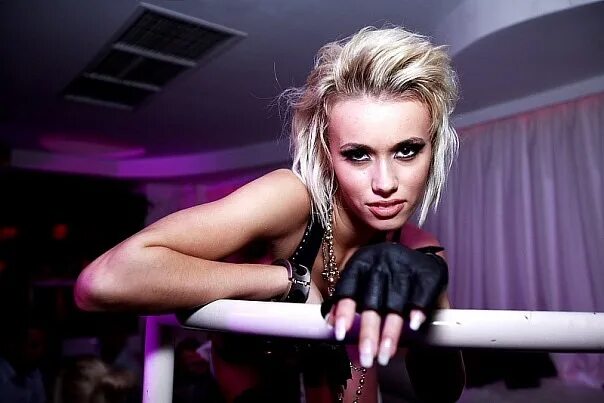 Танцовщицы клуб пача. Гоу гоу пача. Го го москва. Ночной клуб pacha. Go go танцовщицы topless.