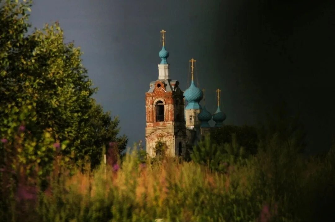 Атмосфера села. Ярославская обл, Угличский р-н, село Покровское.