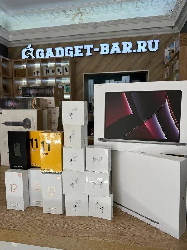 Гаджет студио тверская. Gadget калининград. Ios 16 рабочий стол. Гаджет бар айфоны. Пьяный смартфон.