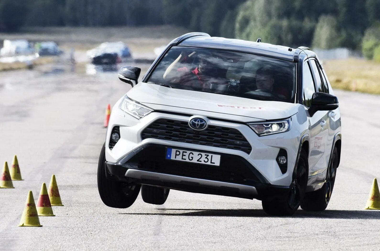 Тойота рав 4 Лосиный тест. Рав 4 гибрид,тест драйв. Toyota rav4 25 Anniversary. BAW кроссовер 007. Тест рав