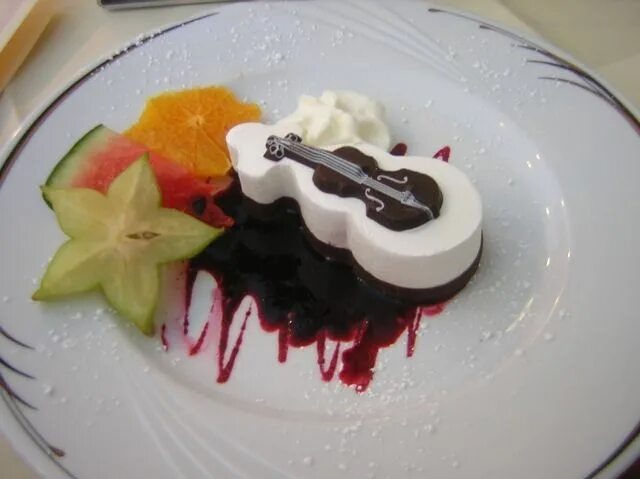 Съедобные поделки для детей. Музыкальное блюдо. Бенто с ромашками. Музыкальные блюда. Музыкальное блюдо.