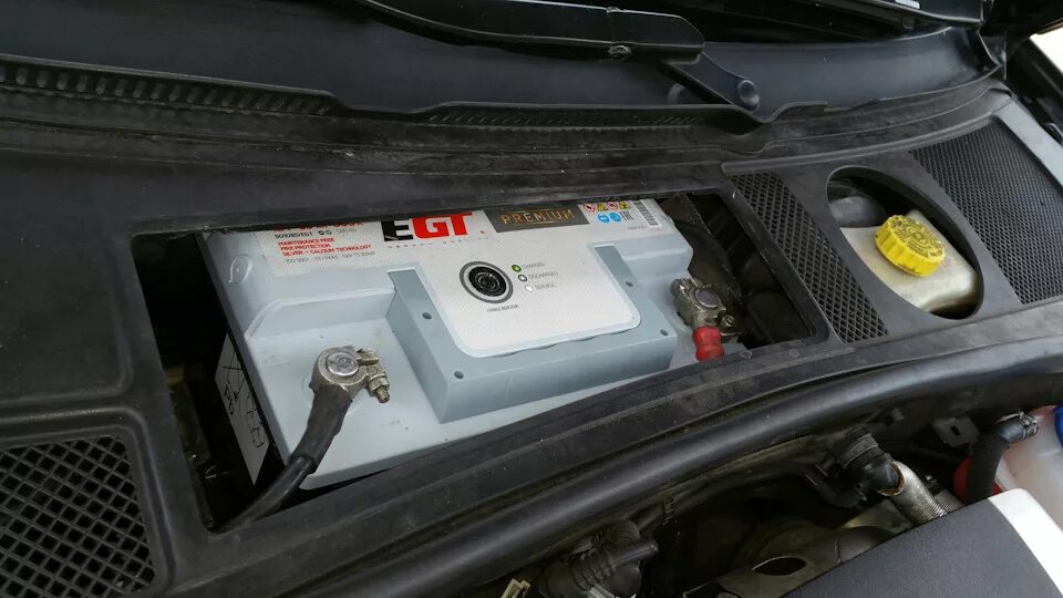 Ауди а6 2008 аккумулятор. Аккумулятор ауди а6 с5. Аккумулятор ауди а6 с5. Акб на ауди а6 2,7. Ауди а6 2010 акб.