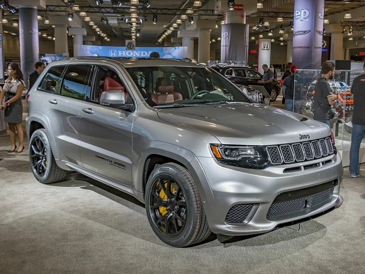 Jeep grand cherokee 2019. Гранд чероки trackhawk. джип гранд чероки trackhawk 2025. jeep srt trackhawk. jeep grand cherokee srt 2019.