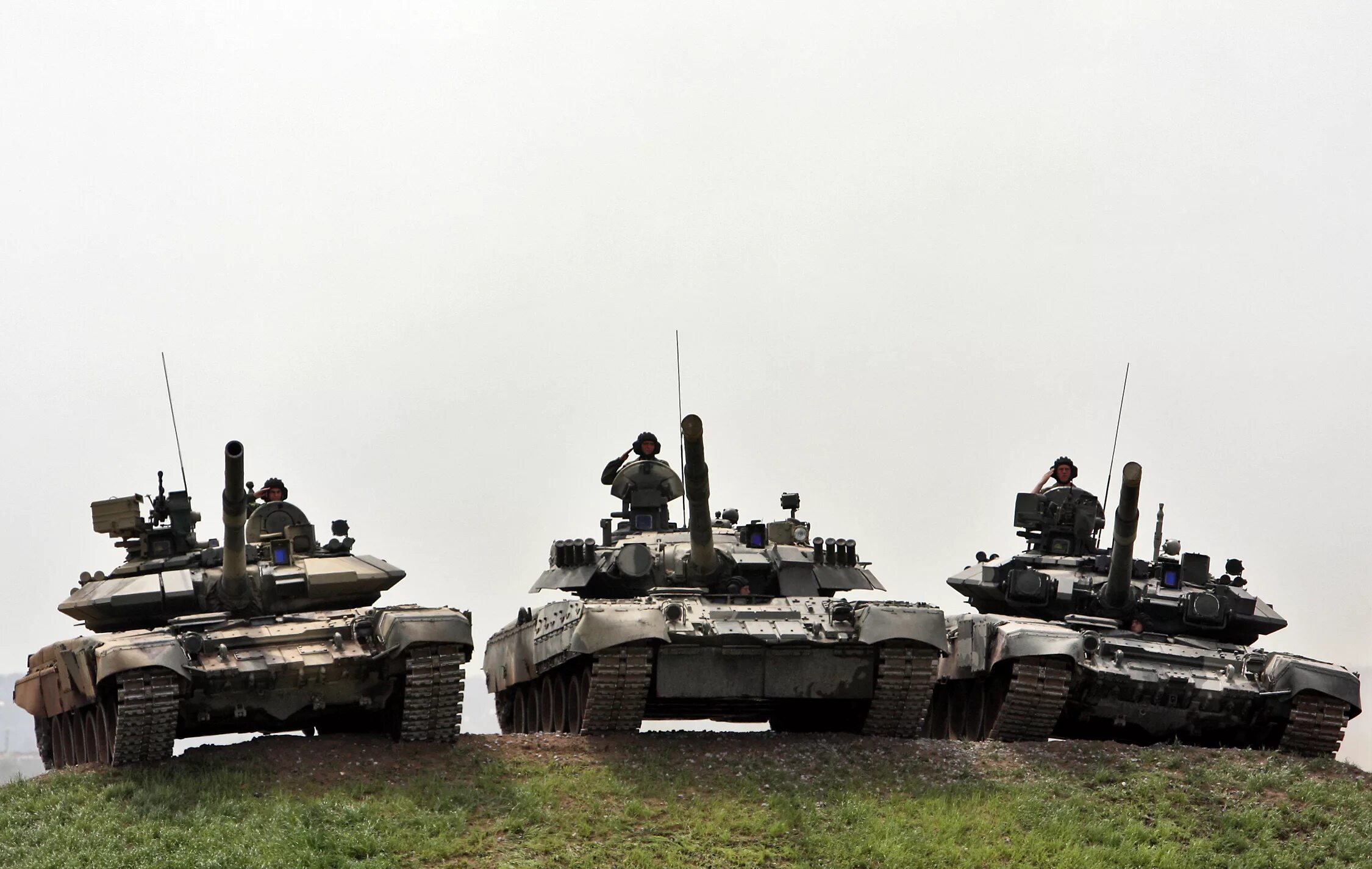 Войска где танки. Т 72 Т 80 Т 90. Танк т80 и т90. Танки т72 т80 т90. Т-80 И Т-90.