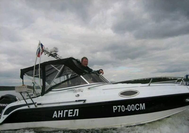 Тент на лодку гризли 470. Катер bossforr 580 ht. Grizzly 840 racing. Катер гризли 580. Катер grizzly 580 cruiser.