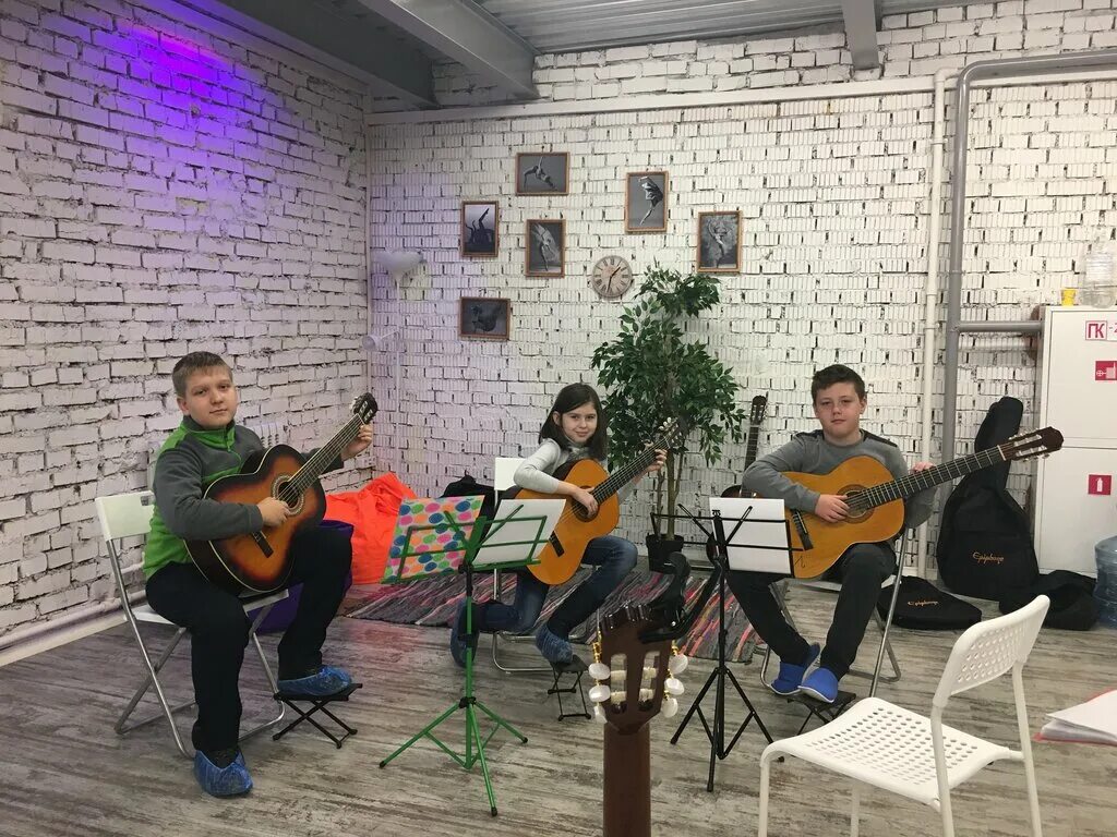 Гитара школа 4. Школа гитары. электрогитары школа. не школа гитары. музыкальная школа алексин тульская.