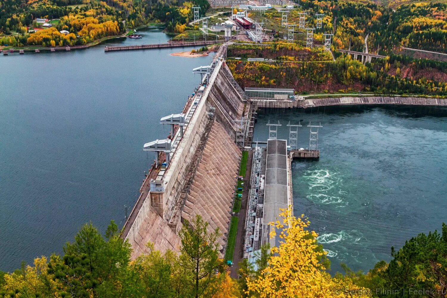 Водохранилище это. Плотина Красноярской ГЭС. Красноярская ГЭС водохранилище. Красноярск ГЭС Енисей. ГЭС Дивногорск.