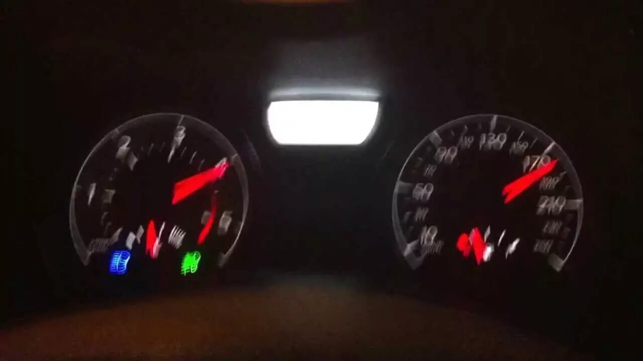 Максималка мегна 2 рс ночью. Меган 3 максимальная скорость. Рено меган 2 максимальная скорость. Рено дастер спидометр 200. Рено меган 2 200 км.