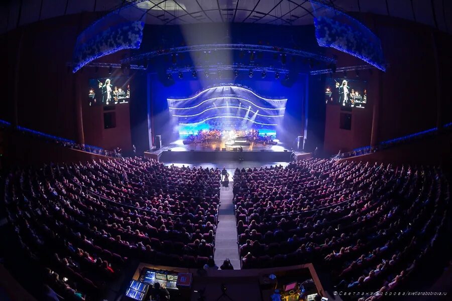 Нападение от первого лица крокус сити холл. Crocus City Hall. Крокус Сити амфитеатр. Крокус Сити Холл Красноярск. Крокус Сити Холл амфитеатр.