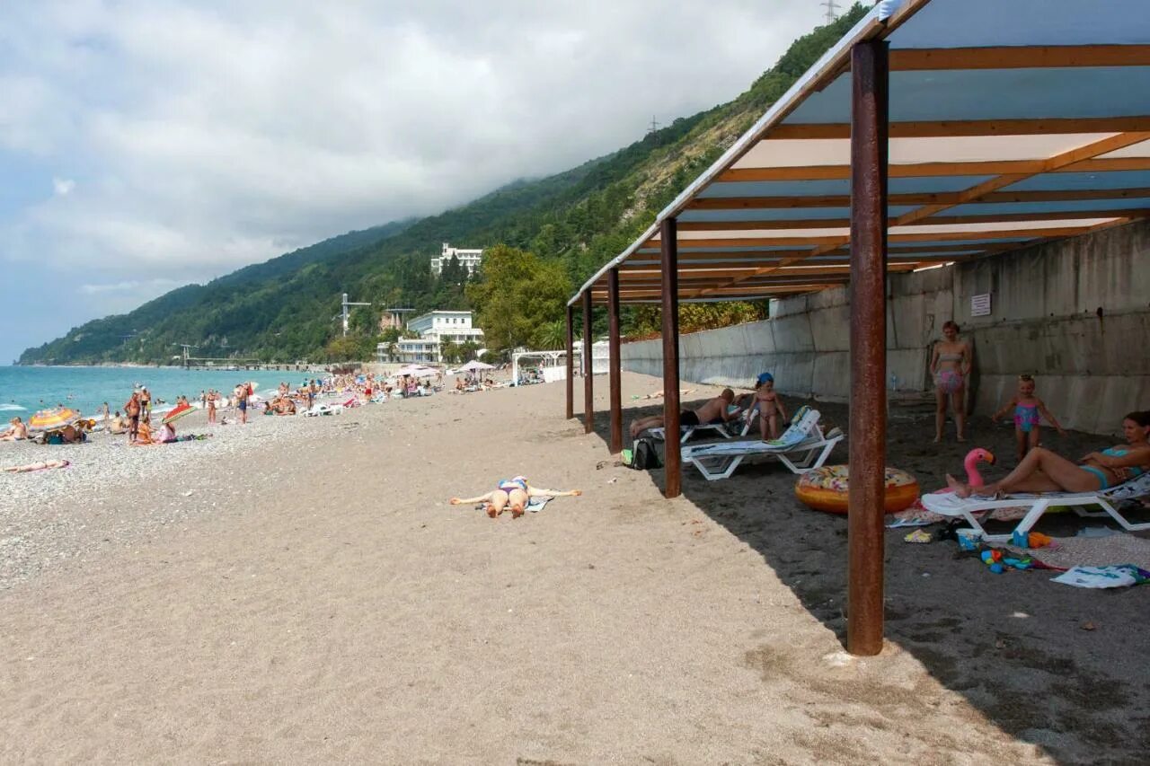 Старая Гагра пляж. Старые Гагры отель Абхазия. Абхазия Старая Гагра пляж. Пляж Старая Гагра Абхазия 2023.