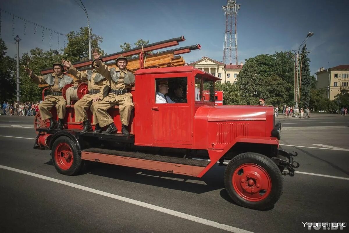 Первая пожарная машина. Пожарная машина Вандерберг 1901. Пожарный автомобиль. Старинные пожарные автомобили. Пожарная машина ретро.