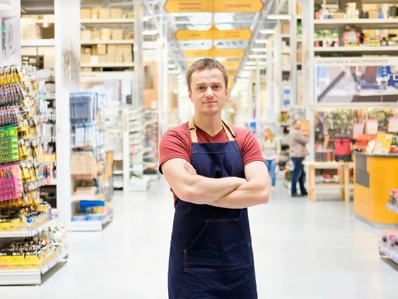 Продавец 11 года. Продавец. продавец строительных материалов. продавец в строительном магазине. продавец консультант.