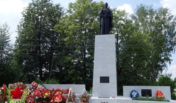 Парк Победы Советск Кировской области. Памятники города Советска Кировской области. Памятник в Советске Кировской области. Парк Победы (Советск). Вк советск кировской