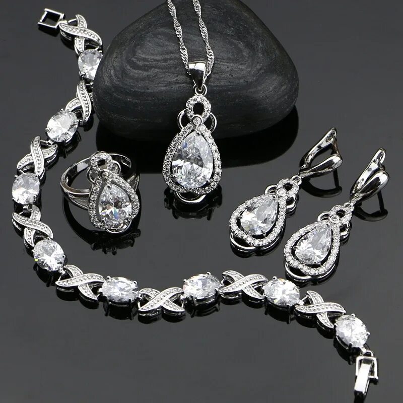 серебряные украшения. украшения из серебра. серебряные украшения баннер. красивые серебряные изделия. Elegant silver jewelry.