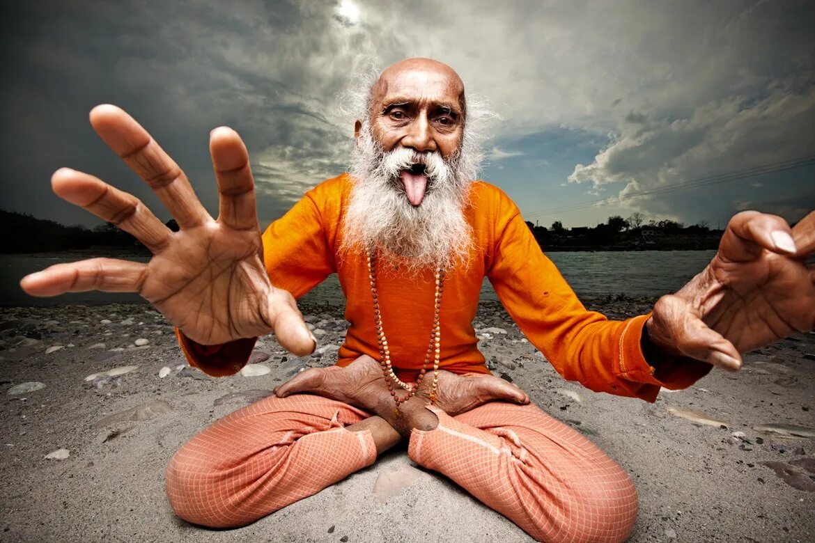 Фото гуру. Свами Йогананда. Йога Индия. Индус медитирует.