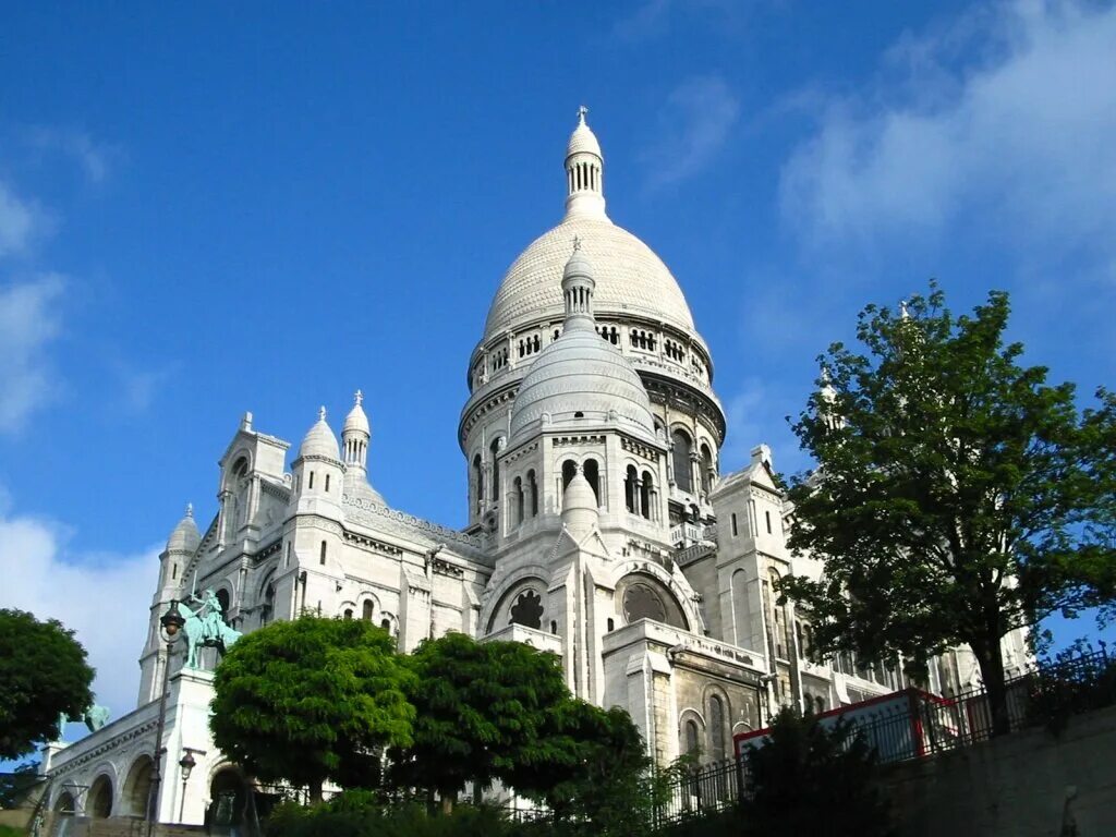 Montmartre strings
