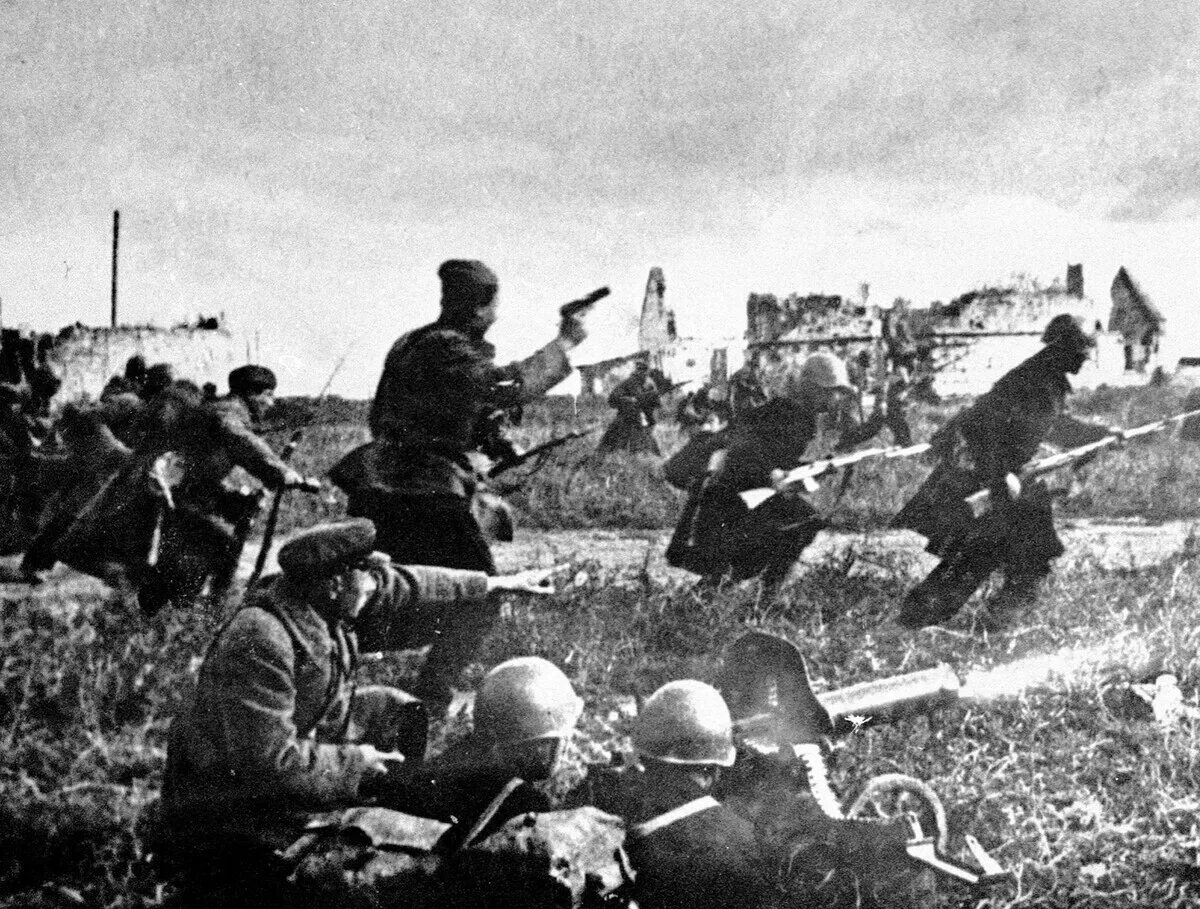 Атака врагов. Бои в одессе 1941. одесская оборона сражения в великой отечественной войне. атака одессы 1941.