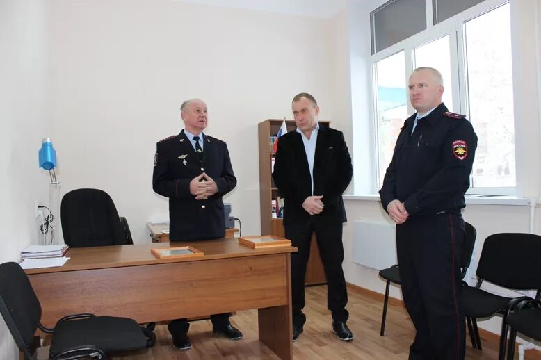 Лисовский лесосибирск гибдд. Хохряков андрей владимирович. Дежурный ивс. Начальник омвд россии по г лесосибирску. Ивс гу по красноярскому краю.