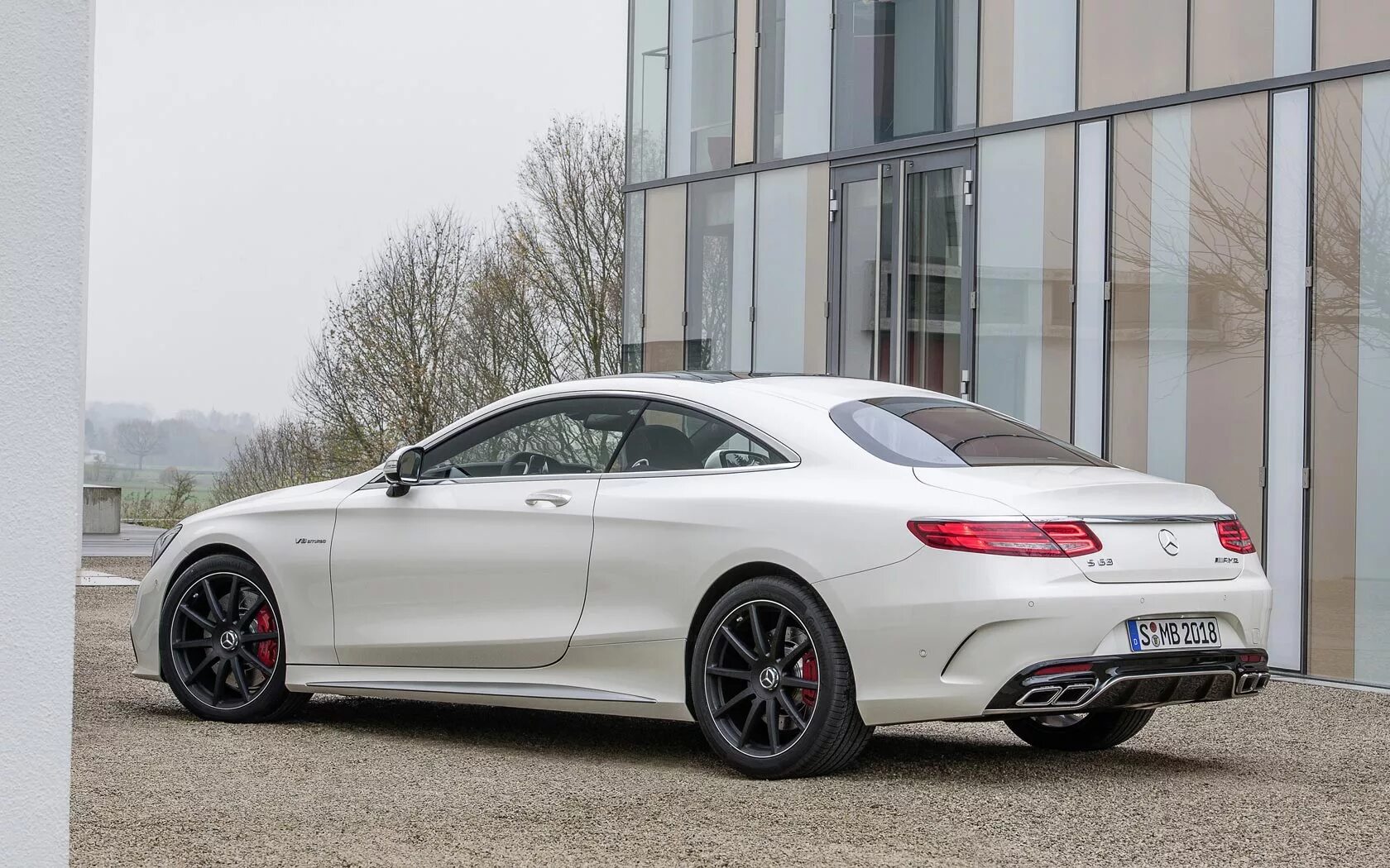 Мерседес бенц амг 63 s. Мерседес бенц amg c63 coupe. Mercedes s63 amg. Мерседес s63 amg coupe. Мерседес бенц с 63 амг купе.
